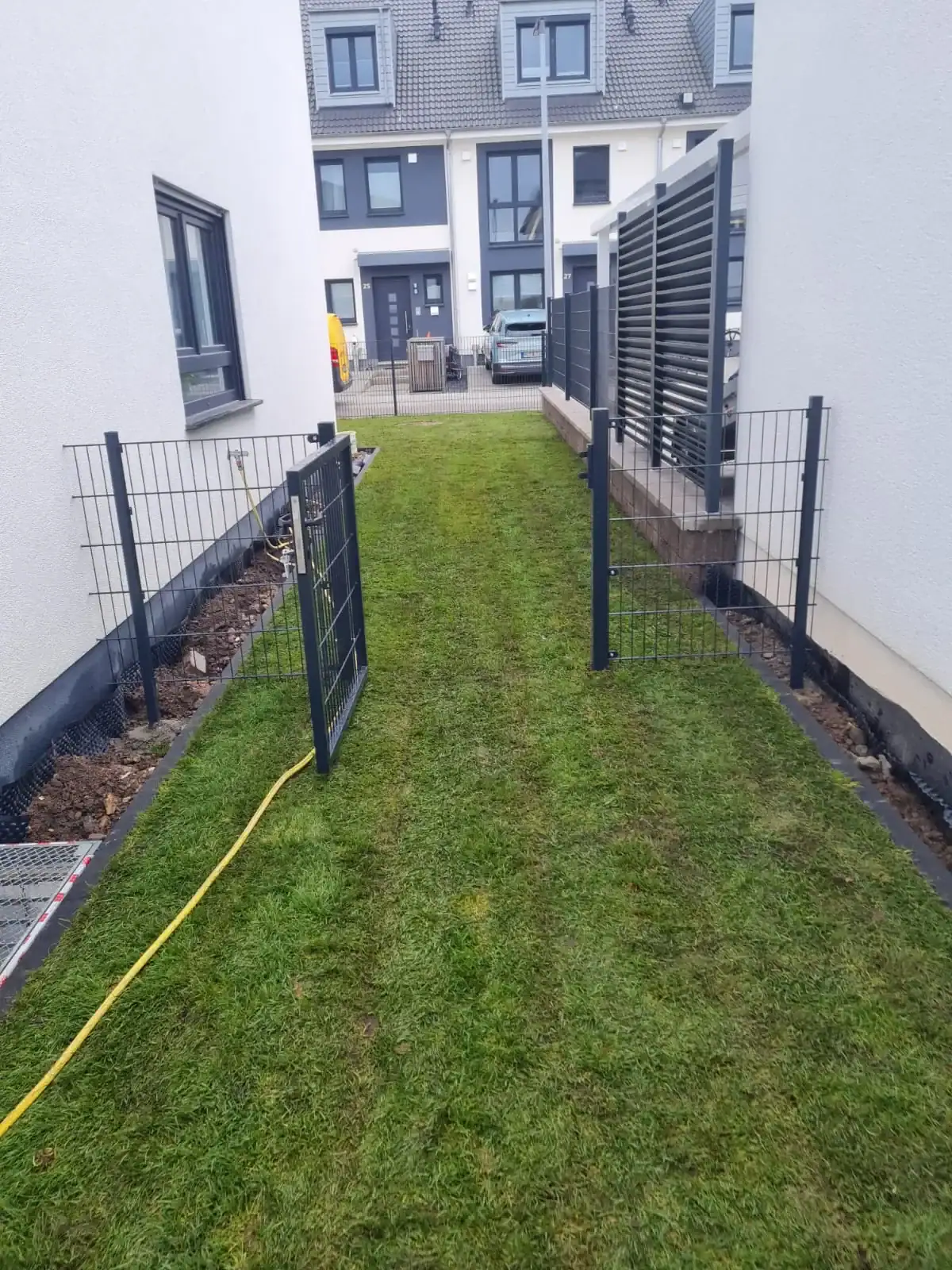 Gartentor im Doppelstabmattenzaun in Bad Homburg Ober-Erlenbach