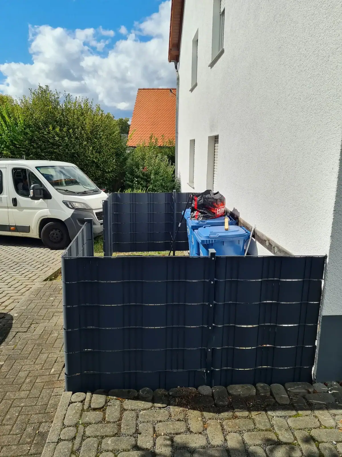 Einhausung am Mehrfamilienhaus in Hattersheim